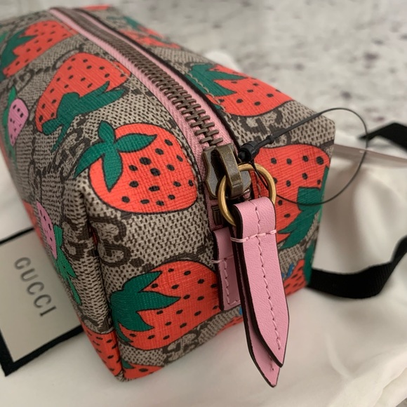 New Gucci GG logo strawberry makeup cosmetic bag case Pouch Authentic!! - Picture 5 of 8